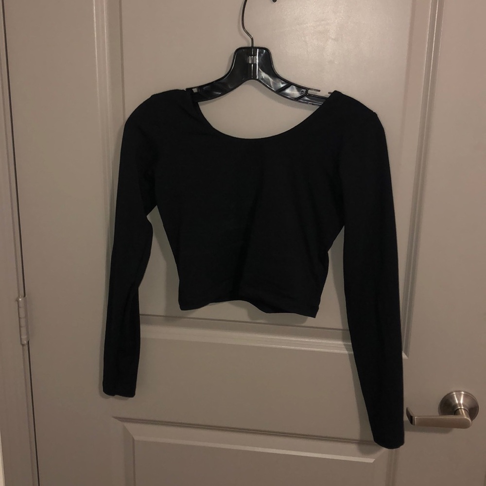 Black long sleeve crop top